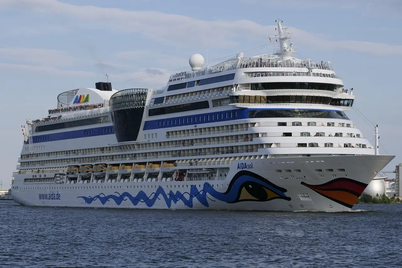 P&O Cruises Reroutes Iona Away From French Port Amid Civil Unrest - Cruise Mummy
