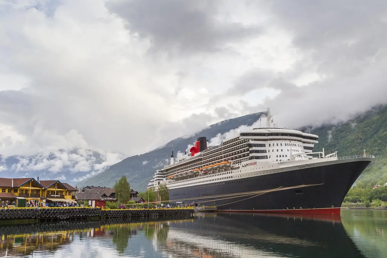 Cruise ship passengers to be charged $20 less for travelling to and from NZ - RNZ